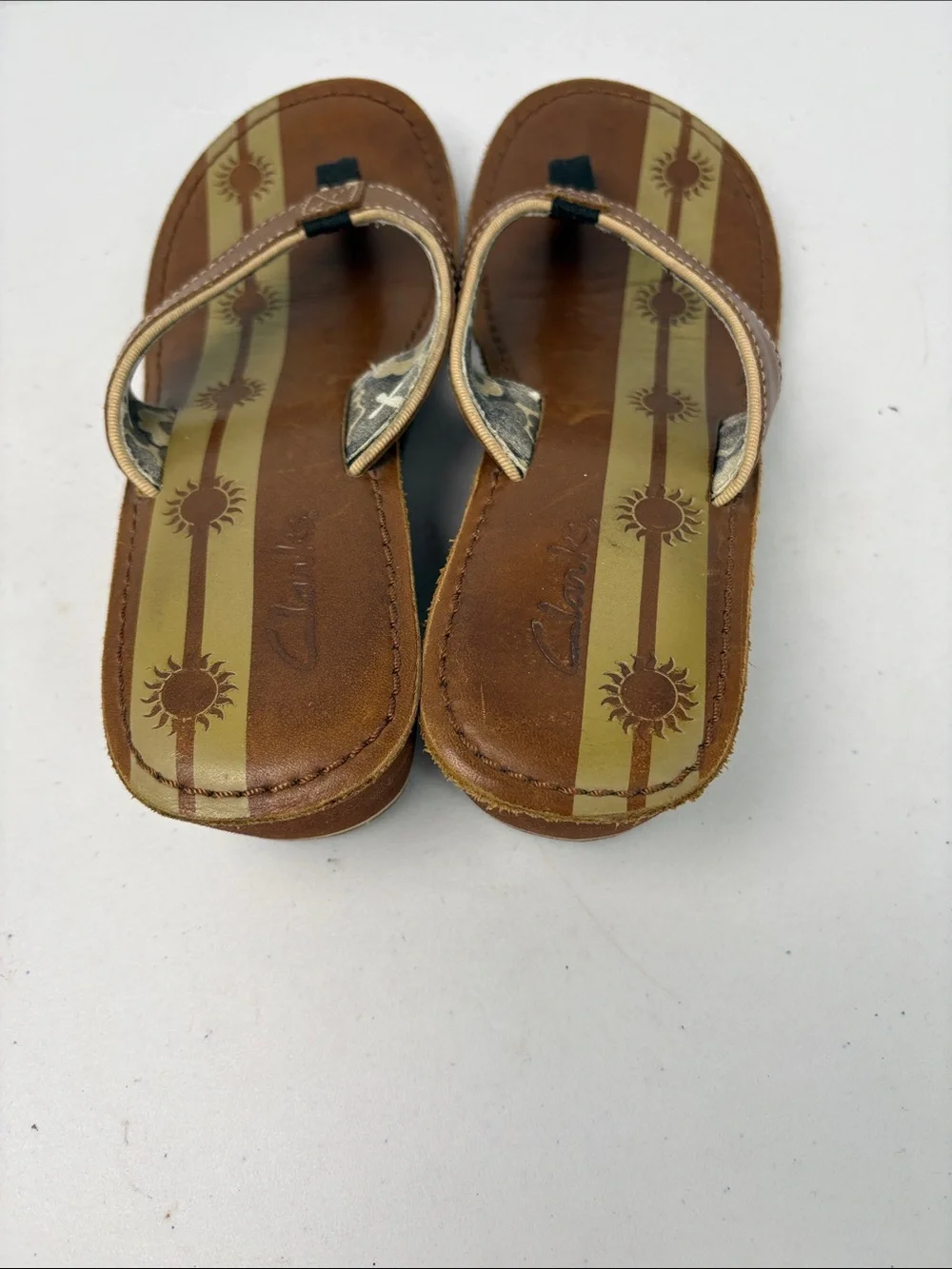 🍴Clarks Brown Tan Leather Thong Sandals